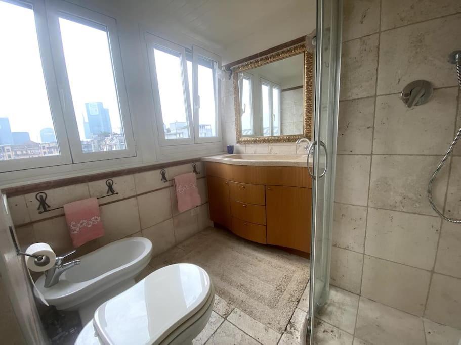 Appartement Penthouse In The Sky With 30 Sqm Terrace Station Milaan