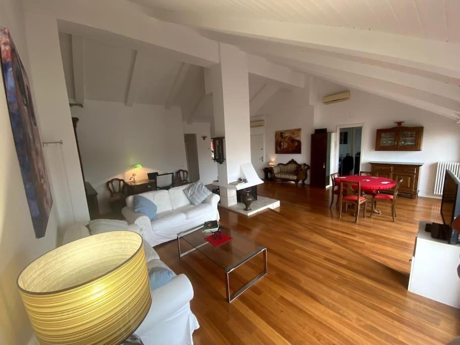 Penthouse In The Sky With 30 Sqm Terrace Station Milaan